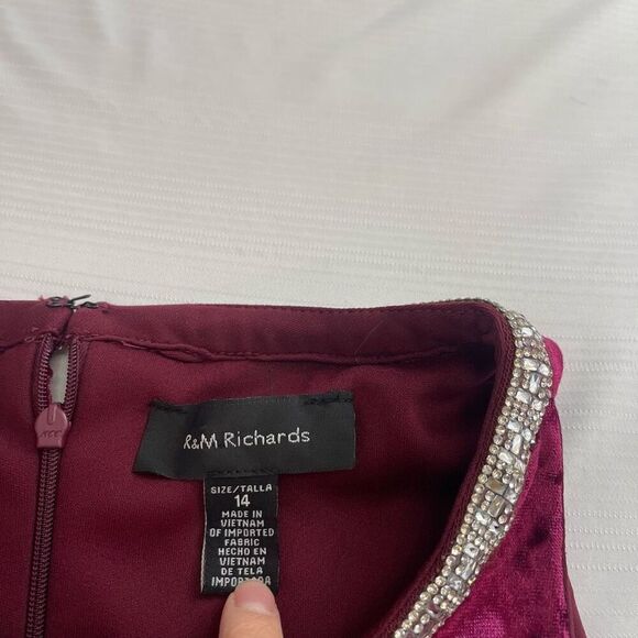 NWT R&M Richards Burgundy Velvet Embellished Dress Plus Size 14 New - Picture 5 of 7